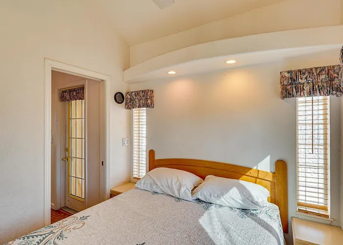 Boat Launch + Mtn Views: Havasu Ferienhaus Lake Havasu City