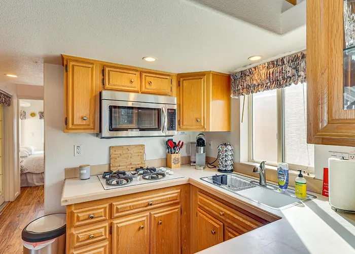Boat Launch + Mtn Views: Havasu Ferienhaus